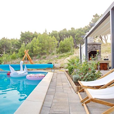 Villa Sara With Sea View And Private Heated Pool Omiš Extérieur photo