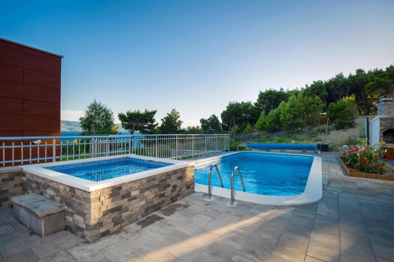 Villa Sara With Sea View And Private Heated Pool Omiš Extérieur photo
