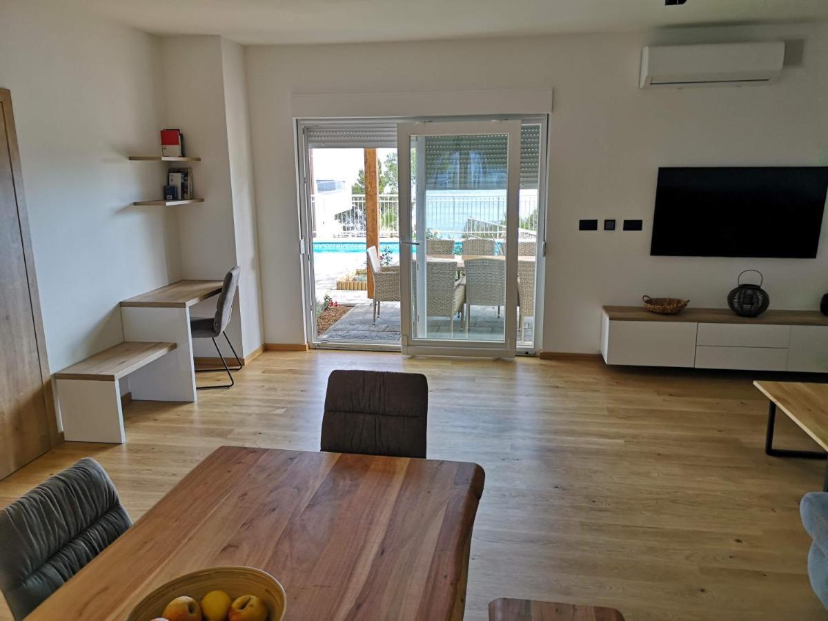 Villa Sara With Sea View And Private Heated Pool Omiš Extérieur photo