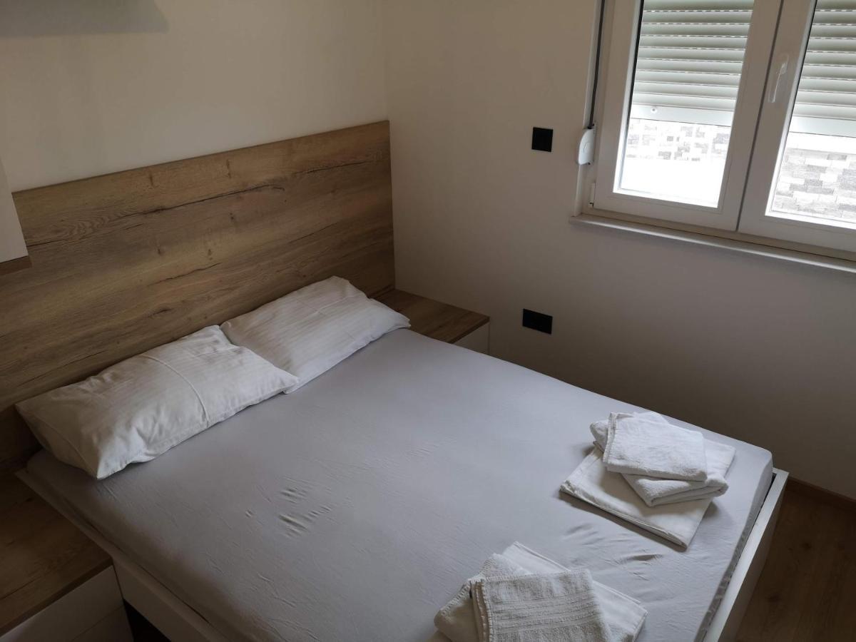 Villa Sara With Sea View And Private Heated Pool Omiš Extérieur photo
