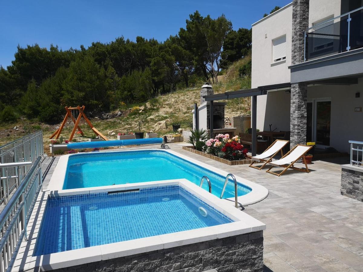 Villa Sara With Sea View And Private Heated Pool Omiš Extérieur photo