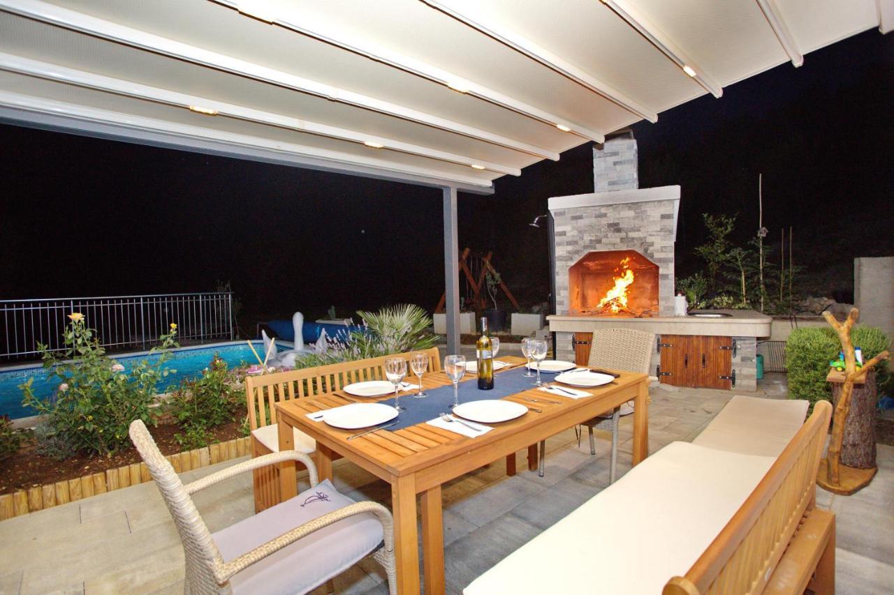 Villa Sara With Sea View And Private Heated Pool Omiš Extérieur photo