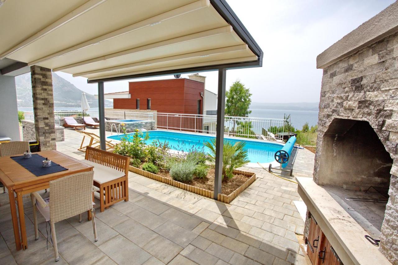 Villa Sara With Sea View And Private Heated Pool Omiš Extérieur photo