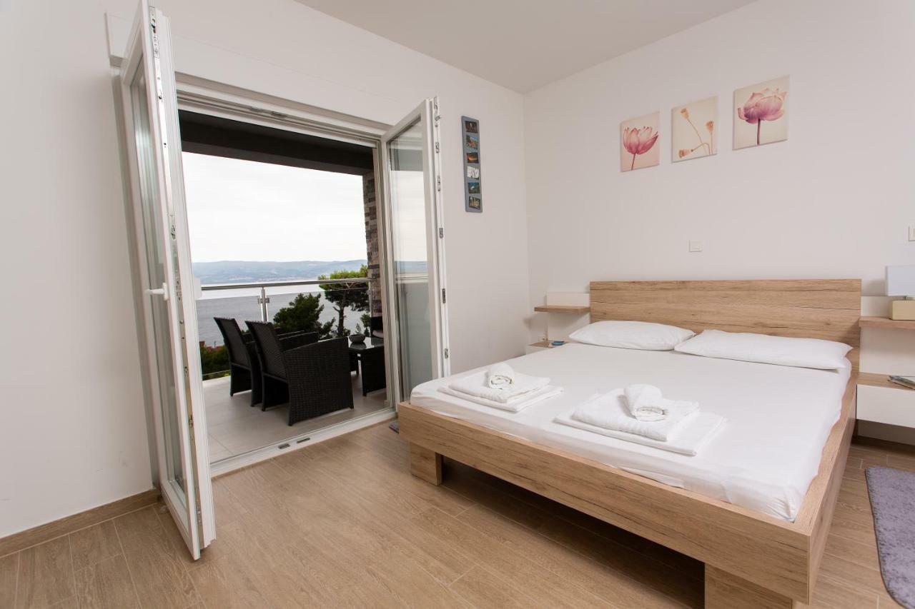 Villa Sara With Sea View And Private Heated Pool Omiš Extérieur photo