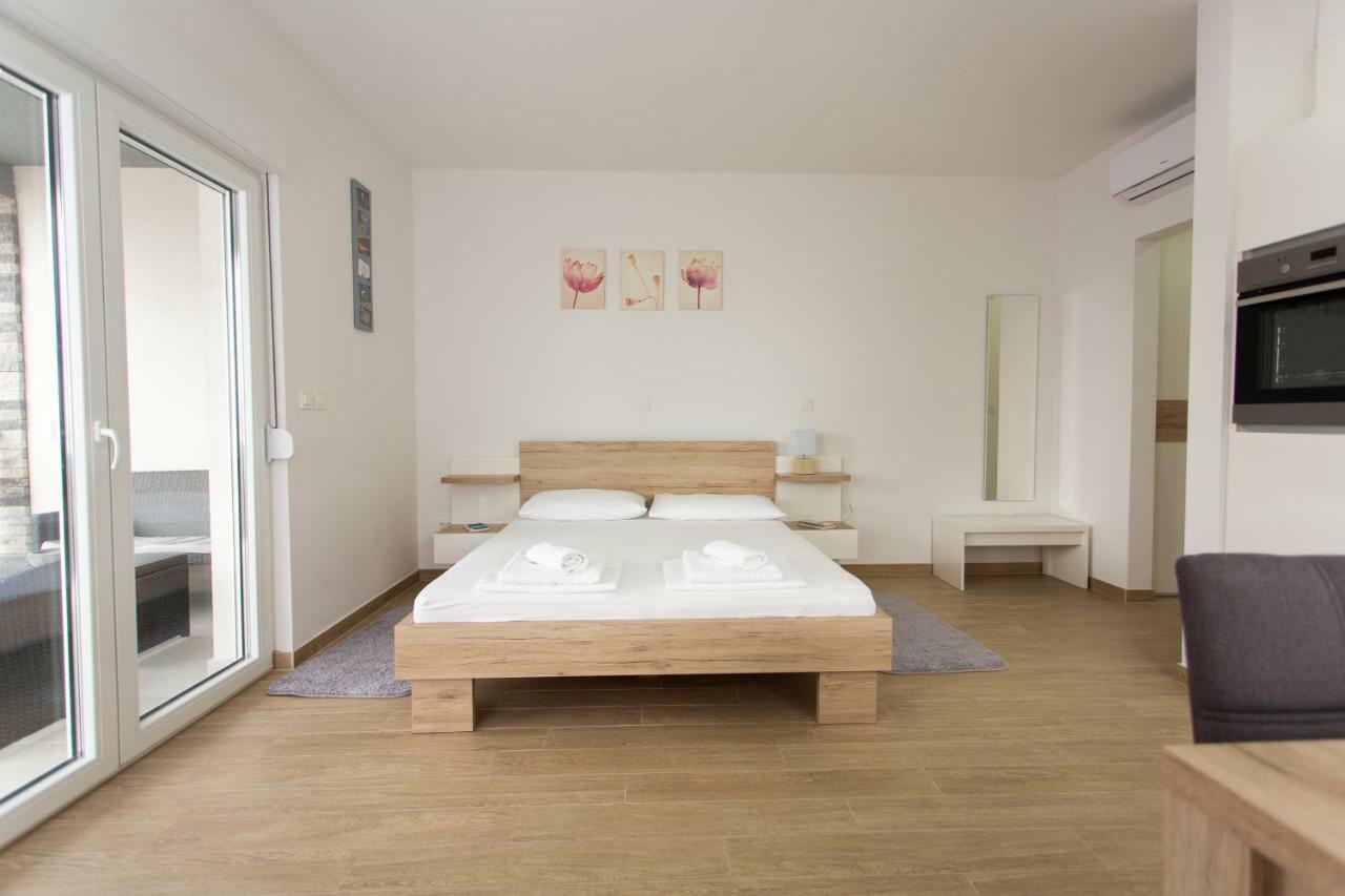 Villa Sara With Sea View And Private Heated Pool Omiš Extérieur photo