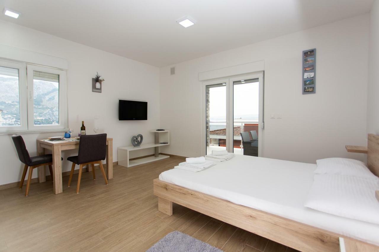 Villa Sara With Sea View And Private Heated Pool Omiš Extérieur photo