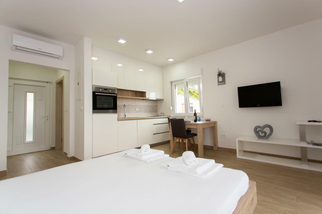 Villa Sara With Sea View And Private Heated Pool Omiš Extérieur photo