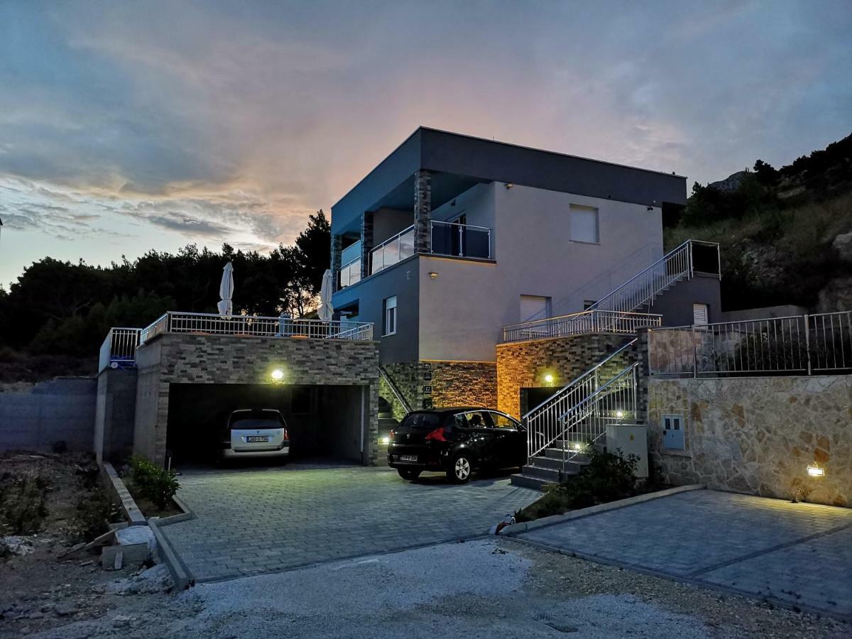 Villa Sara With Sea View And Private Heated Pool Omiš Extérieur photo