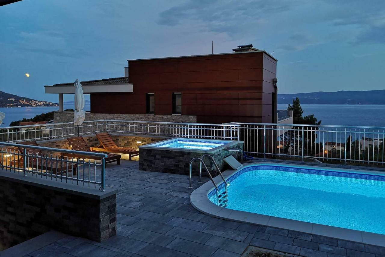 Villa Sara With Sea View And Private Heated Pool Omiš Extérieur photo